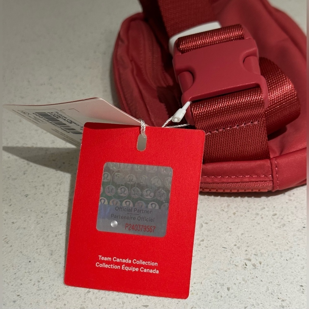 ✨NWT✨ Lululemon: Future Legacy Everywhere Belt Bag Mini - Picture 8 of 10